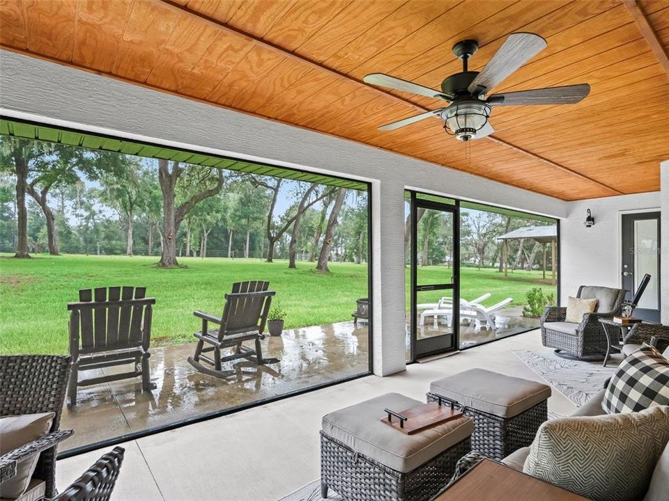 En Venta: $879,900 (3 camas, 2 baños, 2245 Pies cuadrados)