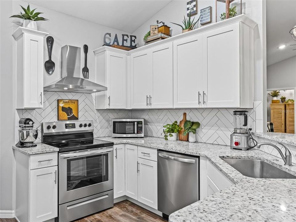 En Venta: $879,900 (3 camas, 2 baños, 2245 Pies cuadrados)