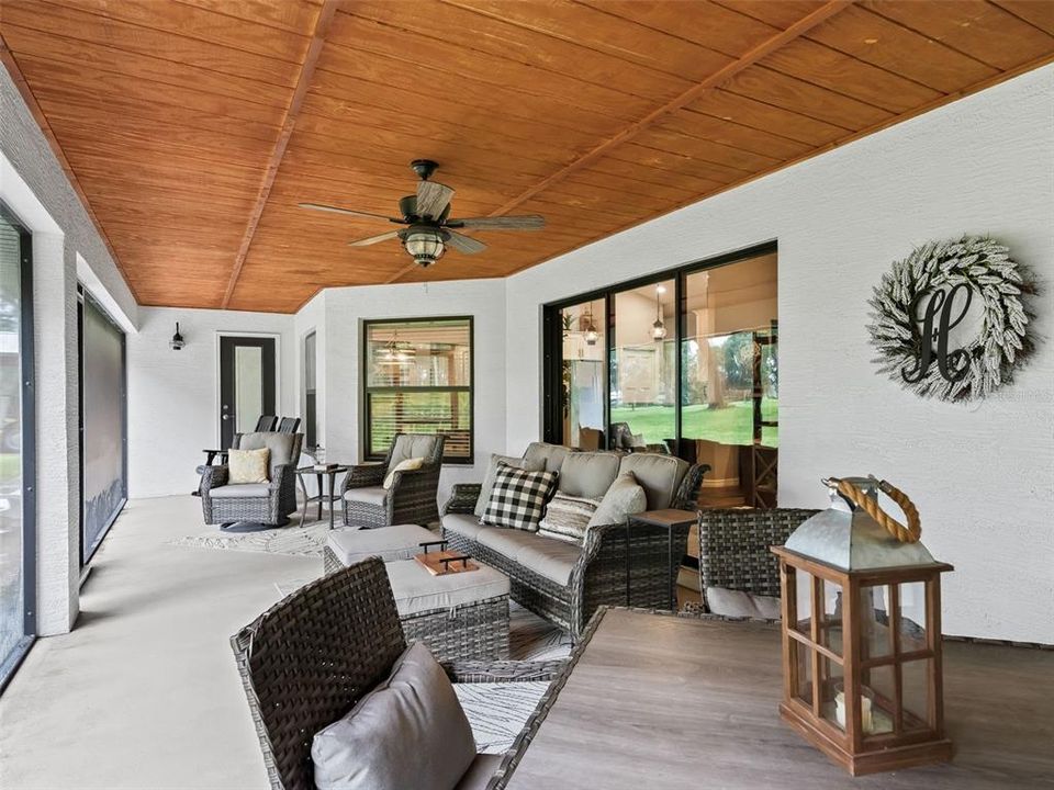 En Venta: $879,900 (3 camas, 2 baños, 2245 Pies cuadrados)