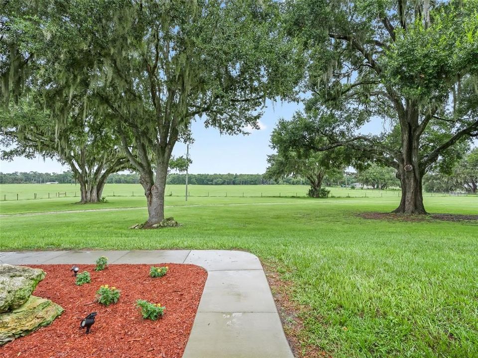 En Venta: $879,900 (3 camas, 2 baños, 2245 Pies cuadrados)