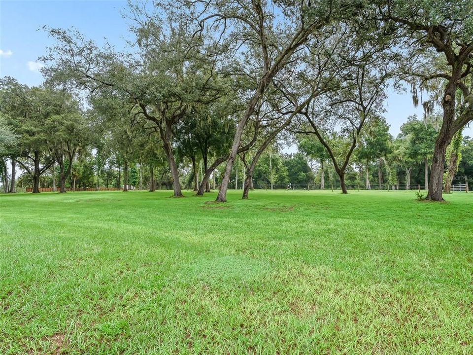 En Venta: $879,900 (3 camas, 2 baños, 2245 Pies cuadrados)