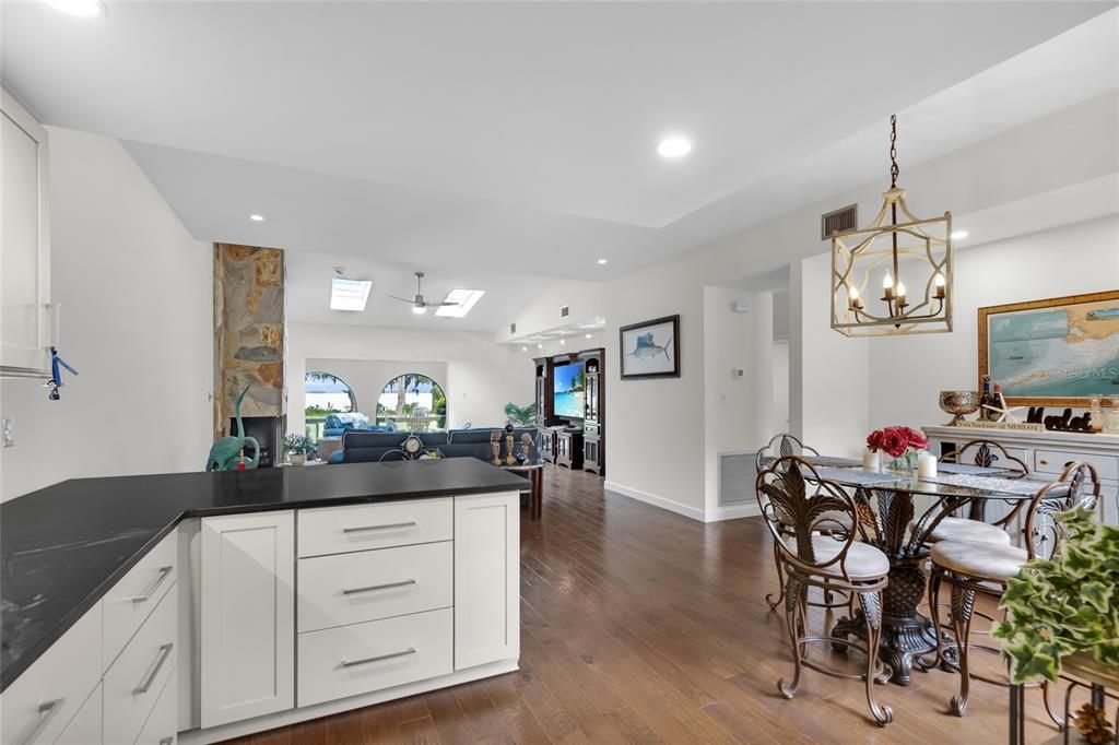 На продажу: $475,000 (3 спален, 3 ванн, 2201 Квадратных фут)