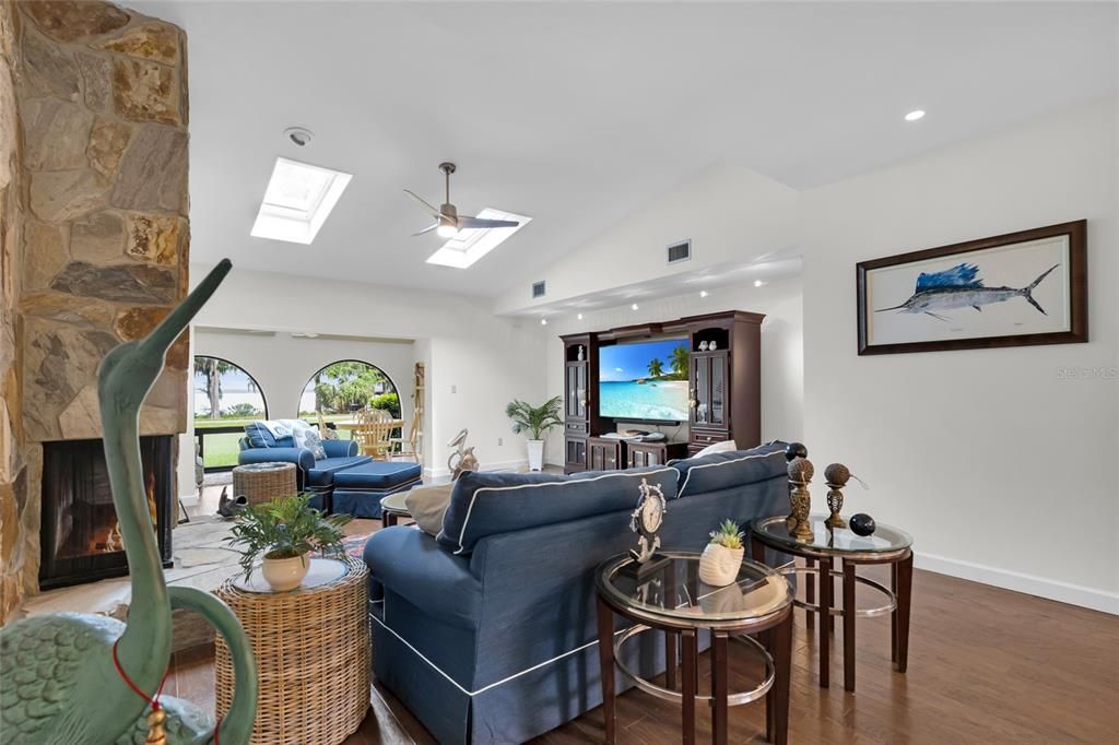 На продажу: $475,000 (3 спален, 3 ванн, 2201 Квадратных фут)