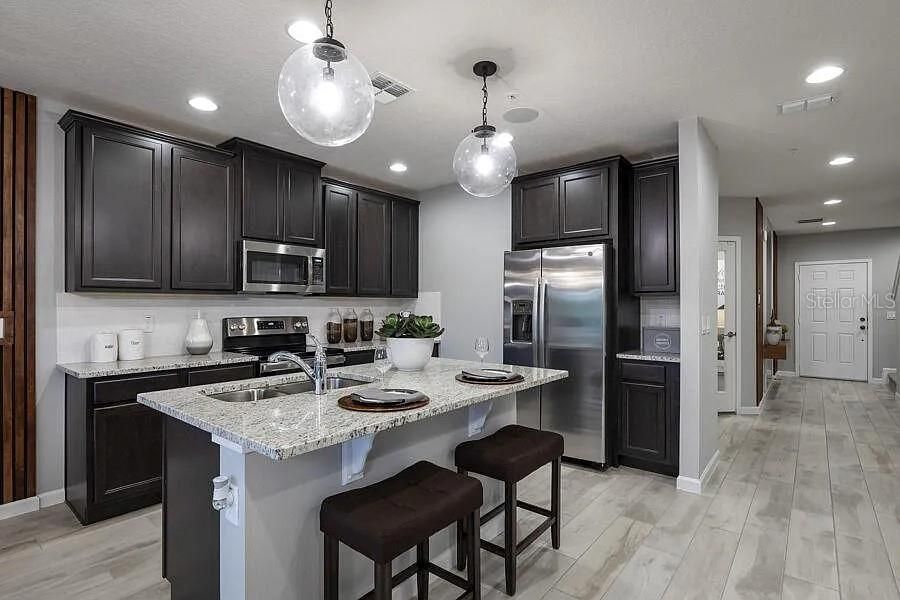 For Rent: $2,500 (3 beds, 2 baths, 1500 Square Feet)