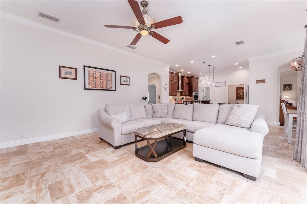 En Venta: $925,000 (4 camas, 3 baños, 3154 Pies cuadrados)