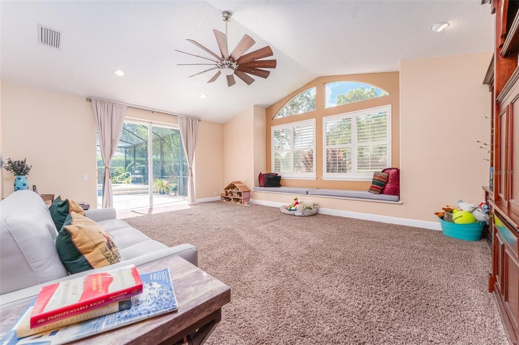 En Venta: $925,000 (4 camas, 3 baños, 3154 Pies cuadrados)