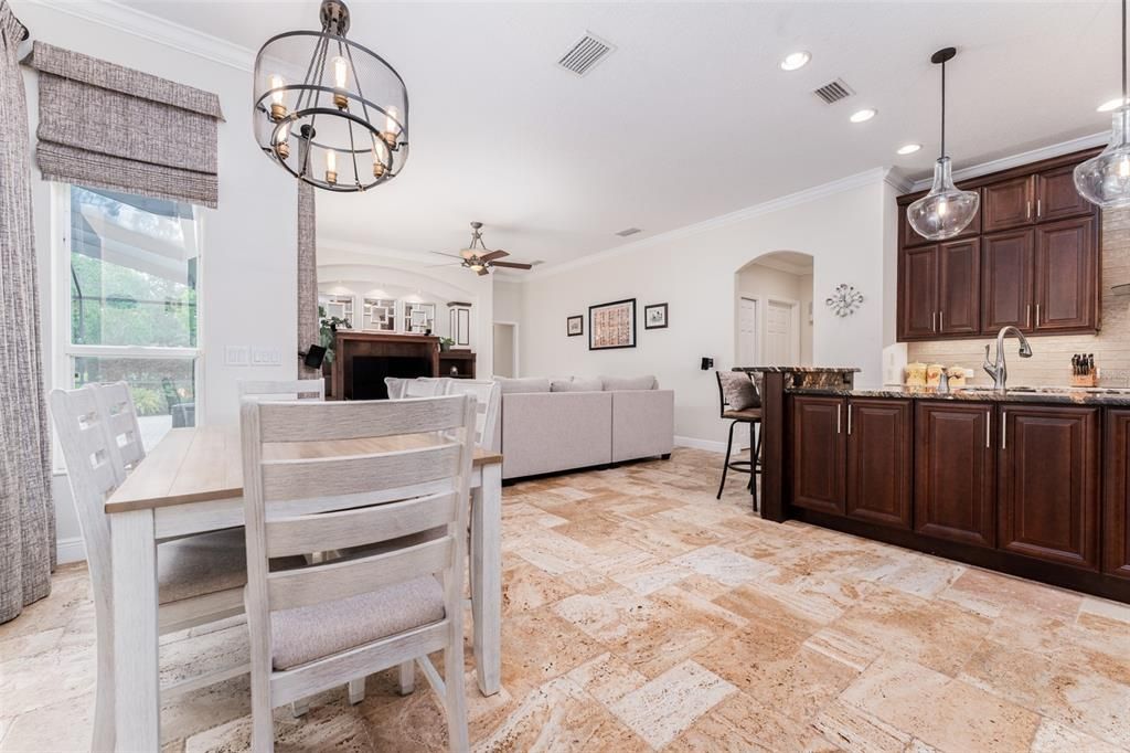 En Venta: $925,000 (4 camas, 3 baños, 3154 Pies cuadrados)