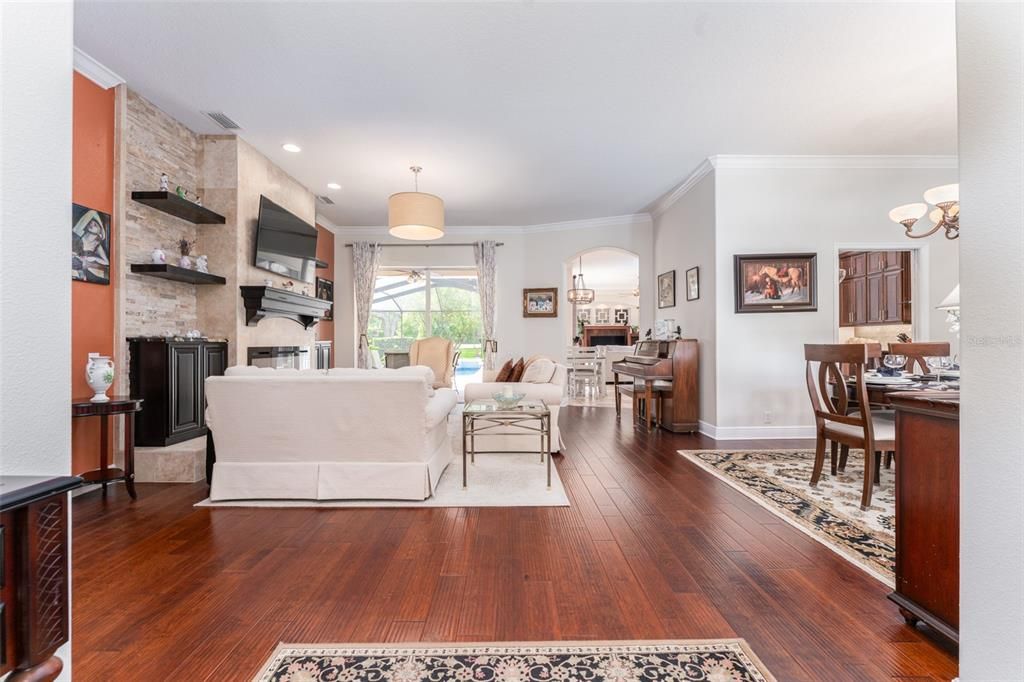 En Venta: $925,000 (4 camas, 3 baños, 3154 Pies cuadrados)