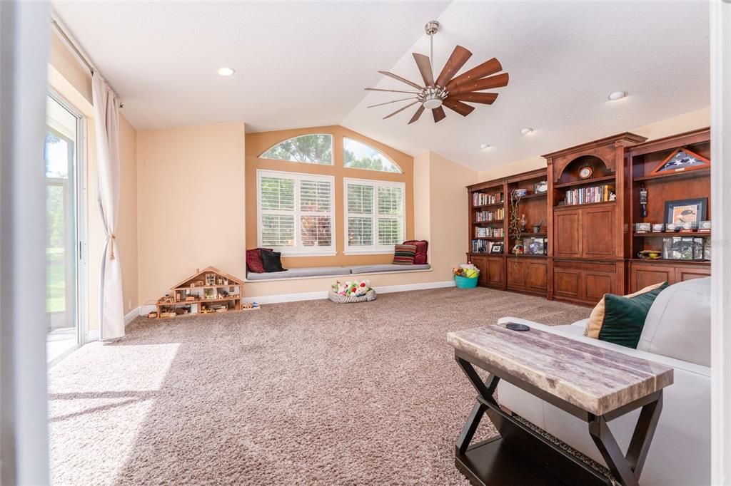 En Venta: $925,000 (4 camas, 3 baños, 3154 Pies cuadrados)