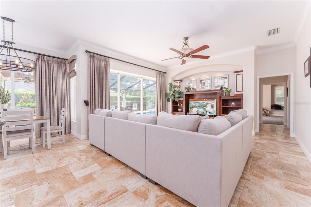 En Venta: $925,000 (4 camas, 3 baños, 3154 Pies cuadrados)