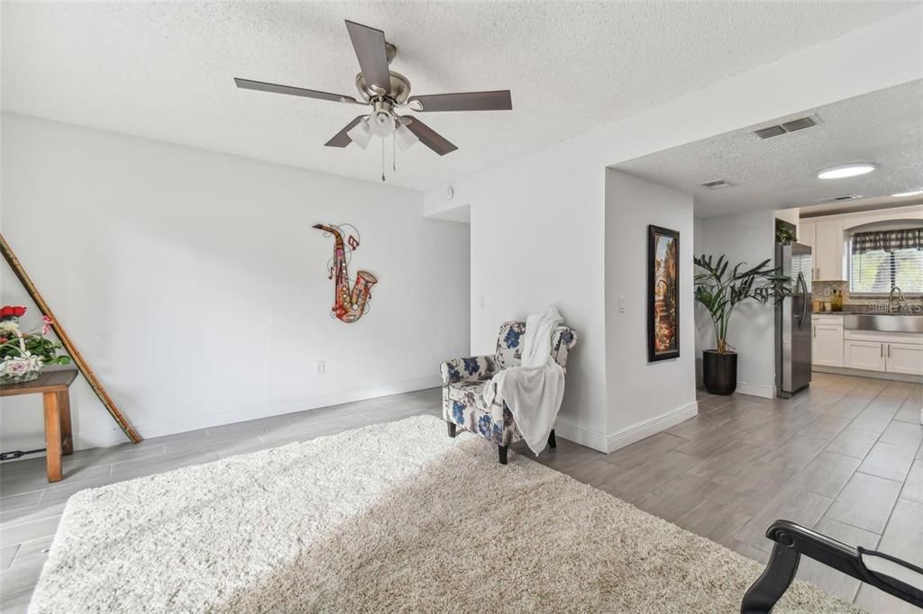 На продажу: $185,000 (2 спален, 1 ванн, 1032 Квадратных фут)