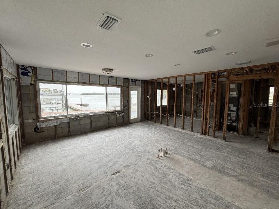 待售: $999,000 (4 贝兹, 2 浴室, 2323 平方英尺)