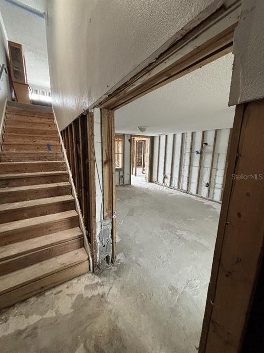 待售: $999,000 (4 贝兹, 2 浴室, 2323 平方英尺)