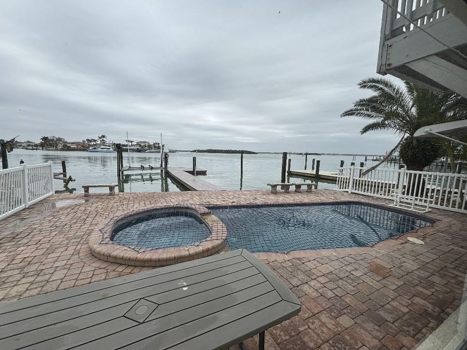 待售: $999,000 (4 贝兹, 2 浴室, 2323 平方英尺)