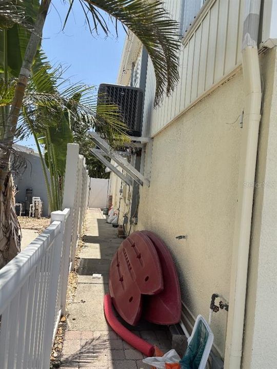 待售: $999,000 (4 贝兹, 2 浴室, 2323 平方英尺)