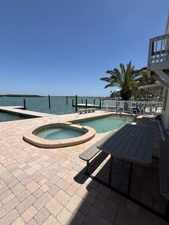 待售: $999,000 (4 贝兹, 2 浴室, 2323 平方英尺)