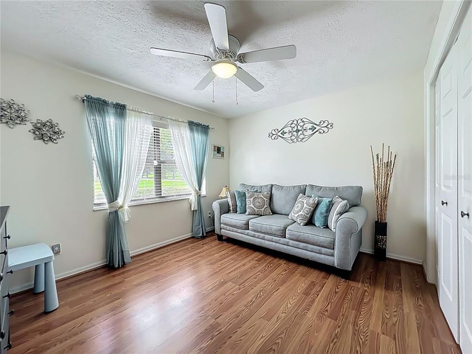 Activo con contrato: $374,000 (3 camas, 2 baños, 1651 Pies cuadrados)