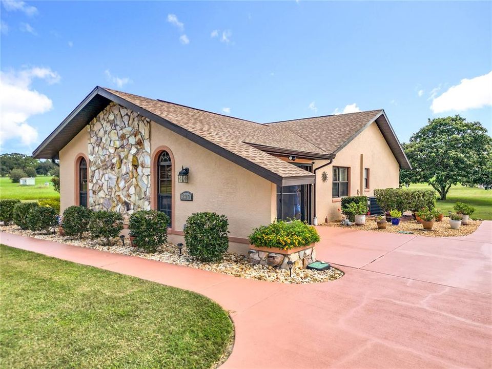 Activo con contrato: $374,000 (3 camas, 2 baños, 1651 Pies cuadrados)