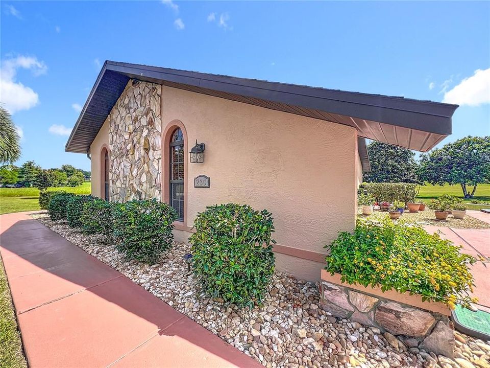 Activo con contrato: $374,000 (3 camas, 2 baños, 1651 Pies cuadrados)