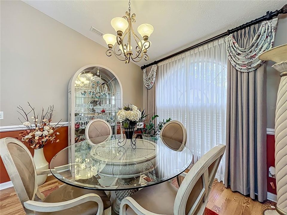 Activo con contrato: $374,000 (3 camas, 2 baños, 1651 Pies cuadrados)