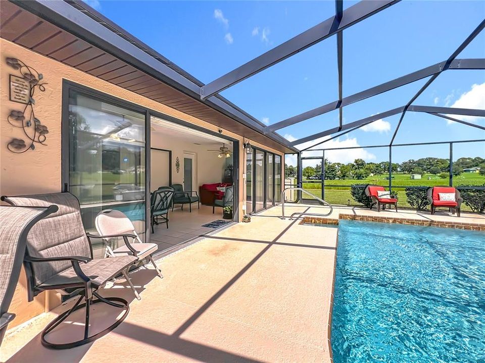 Activo con contrato: $374,000 (3 camas, 2 baños, 1651 Pies cuadrados)