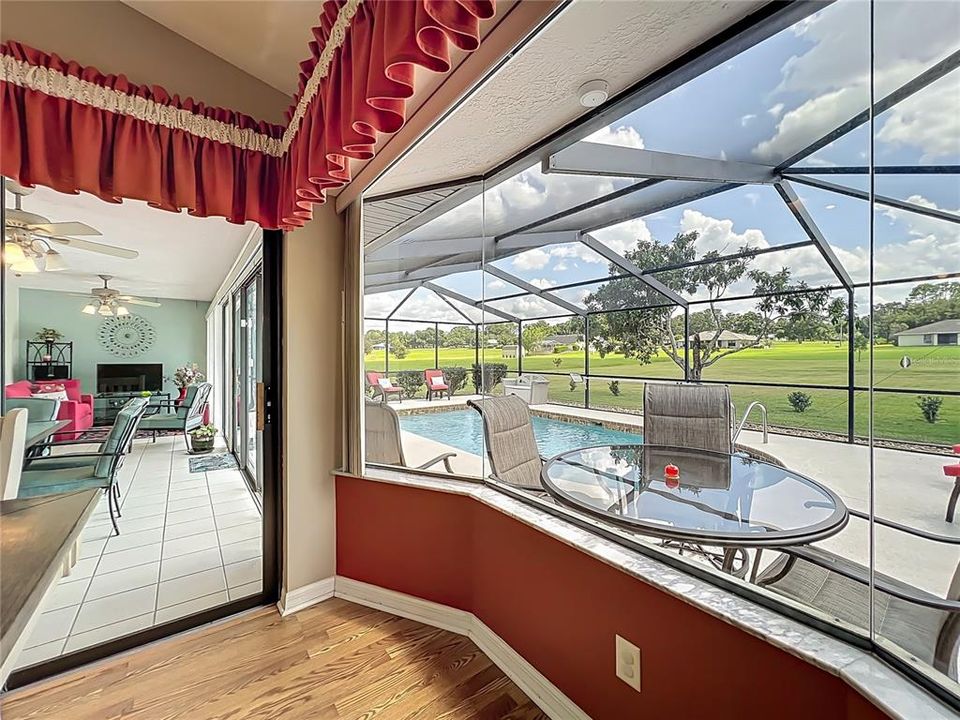 Activo con contrato: $374,000 (3 camas, 2 baños, 1651 Pies cuadrados)