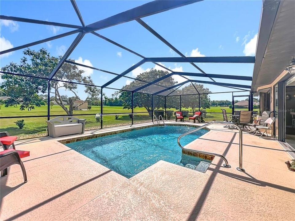 Activo con contrato: $374,000 (3 camas, 2 baños, 1651 Pies cuadrados)