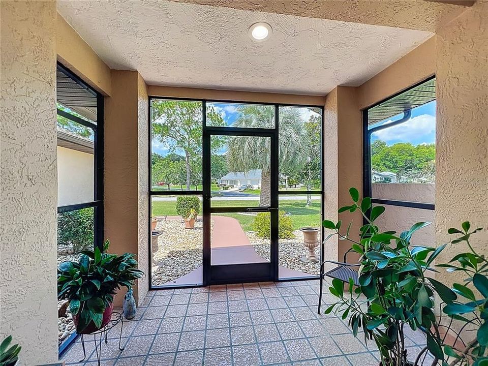 Activo con contrato: $374,000 (3 camas, 2 baños, 1651 Pies cuadrados)