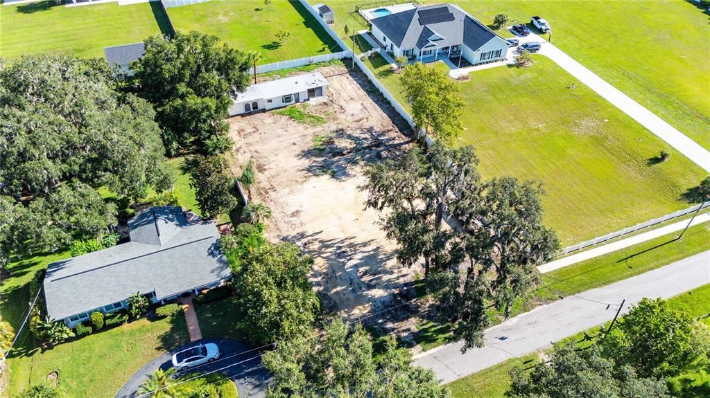 待售: $325,000 (0.46 acres)