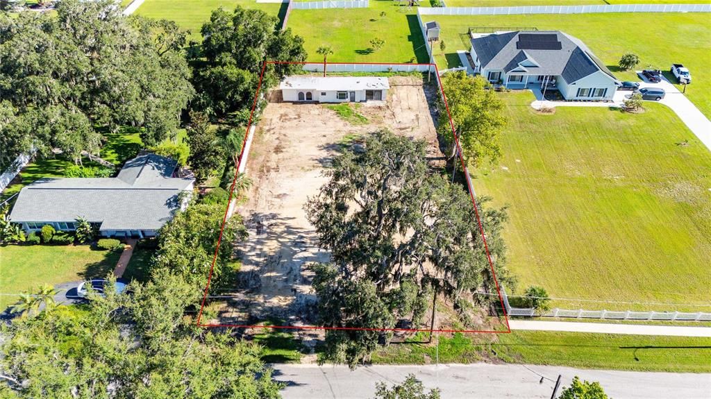 待售: $325,000 (0.46 acres)