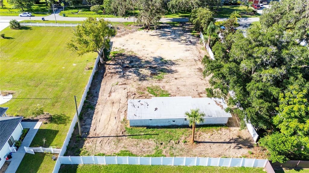 待售: $325,000 (0.46 acres)