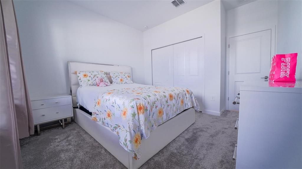 For Sale: $580,000 (5 beds, 3 baths, 3287 Square Feet)