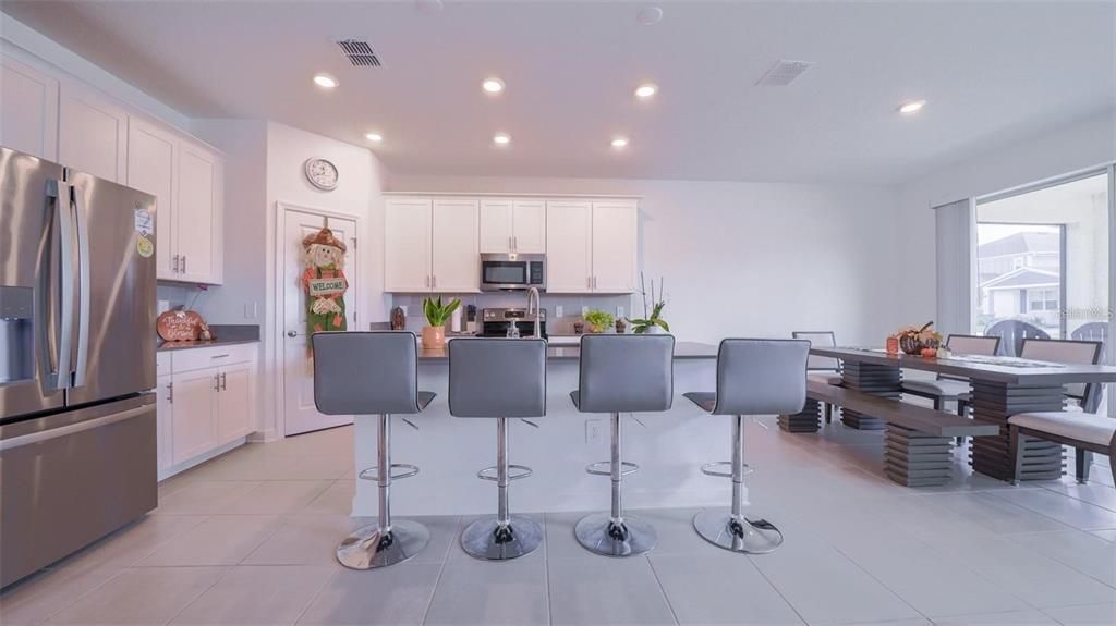 For Sale: $580,000 (5 beds, 3 baths, 3287 Square Feet)