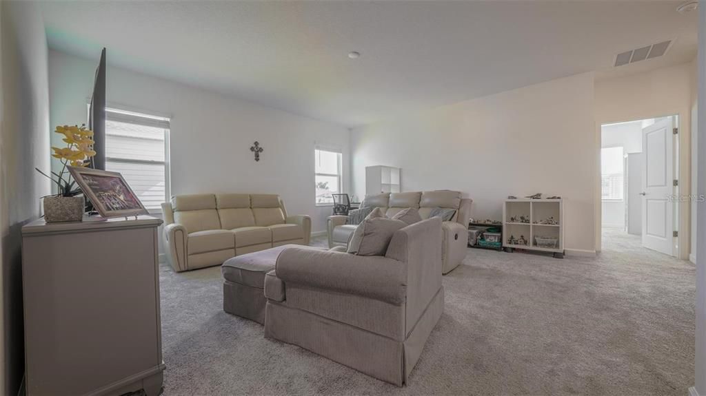 For Sale: $580,000 (5 beds, 3 baths, 3287 Square Feet)