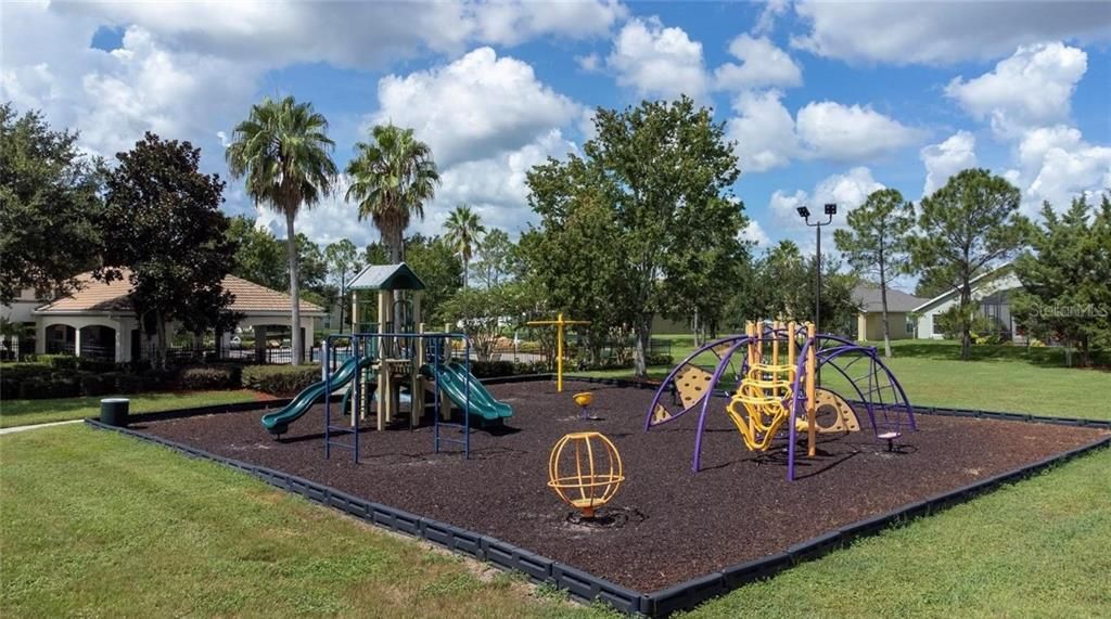 For Sale: $470,000 (4 beds, 2 baths, 2287 Square Feet)