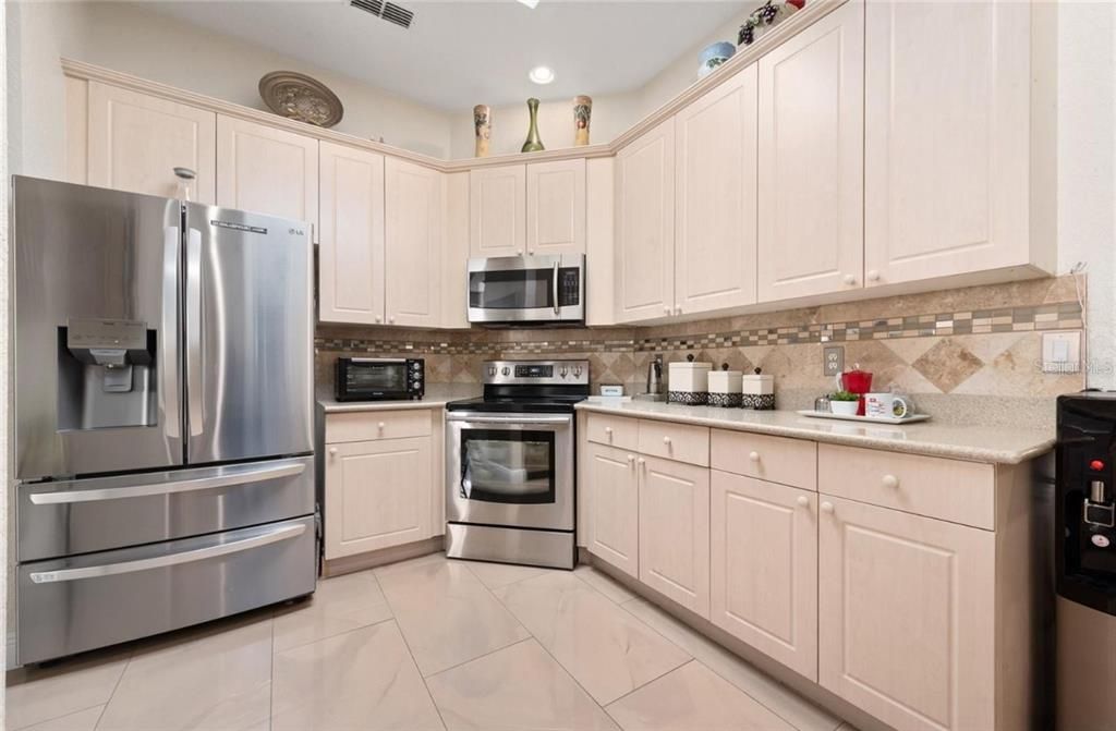 For Sale: $470,000 (4 beds, 2 baths, 2287 Square Feet)