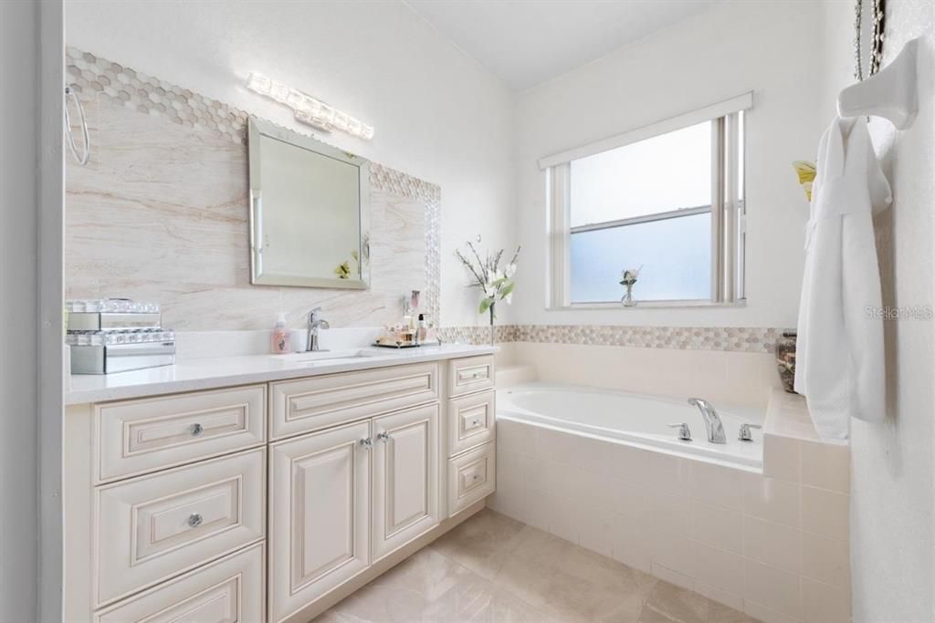 For Sale: $470,000 (4 beds, 2 baths, 2287 Square Feet)