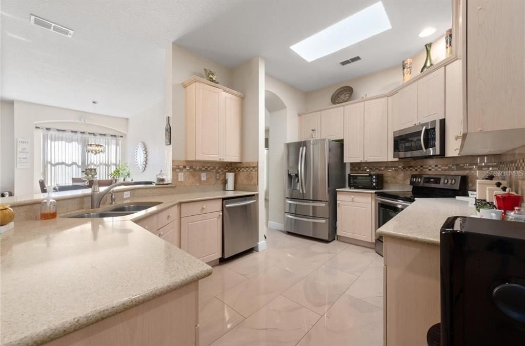 For Sale: $470,000 (4 beds, 2 baths, 2287 Square Feet)