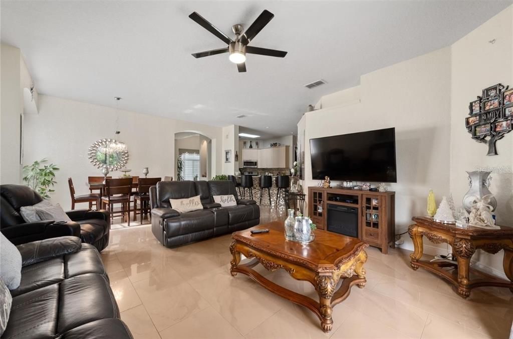 For Sale: $470,000 (4 beds, 2 baths, 2287 Square Feet)