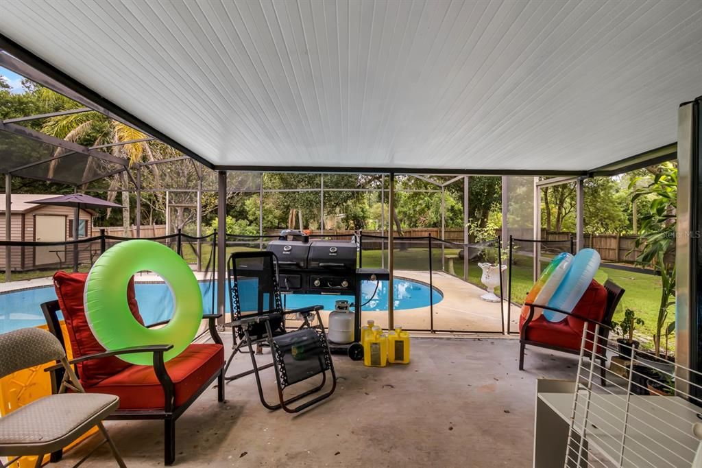 Под контрактом: $395,000 (3 спален, 2 ванн, 1176 Квадратных фут)