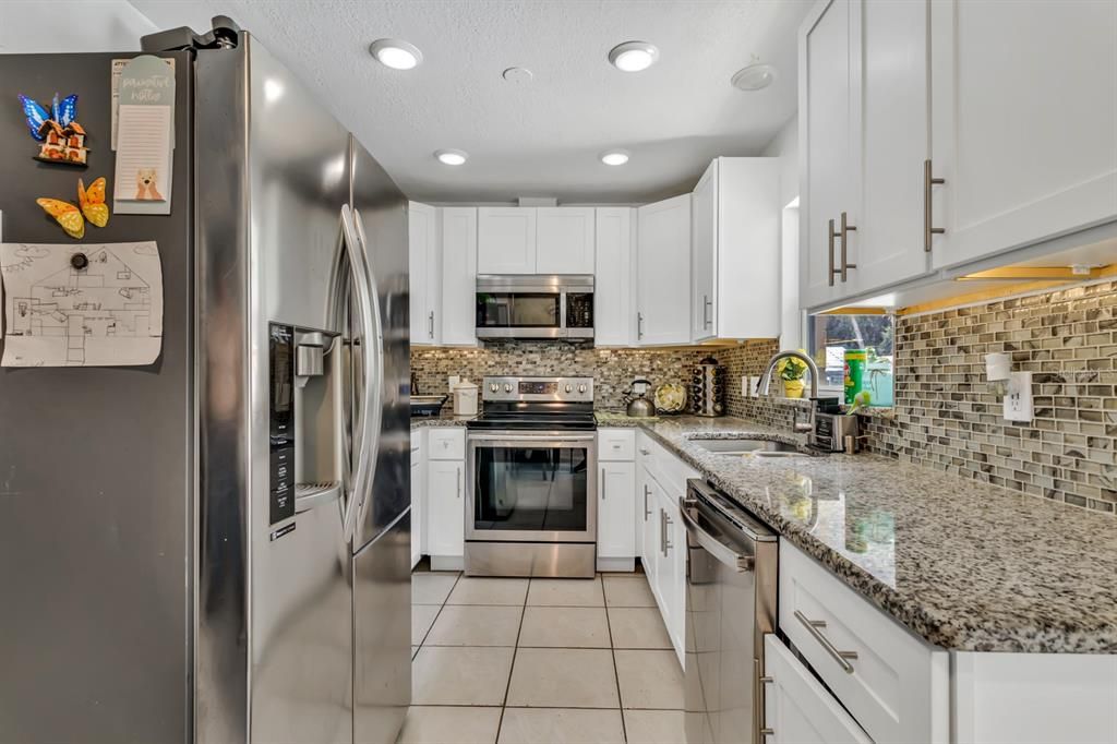 Под контрактом: $395,000 (3 спален, 2 ванн, 1176 Квадратных фут)