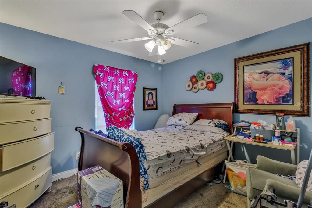 Под контрактом: $395,000 (3 спален, 2 ванн, 1176 Квадратных фут)