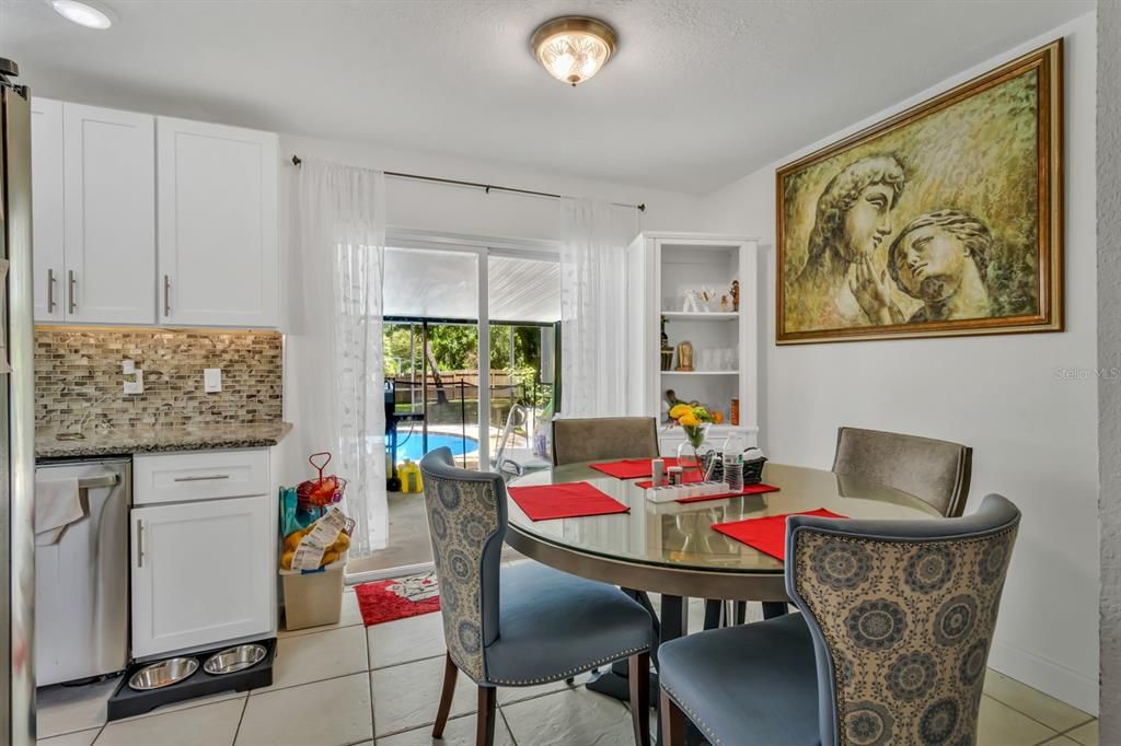 Под контрактом: $395,000 (3 спален, 2 ванн, 1176 Квадратных фут)