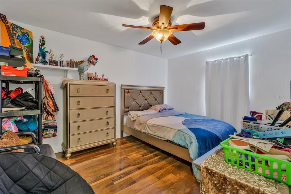 Под контрактом: $395,000 (3 спален, 2 ванн, 1176 Квадратных фут)