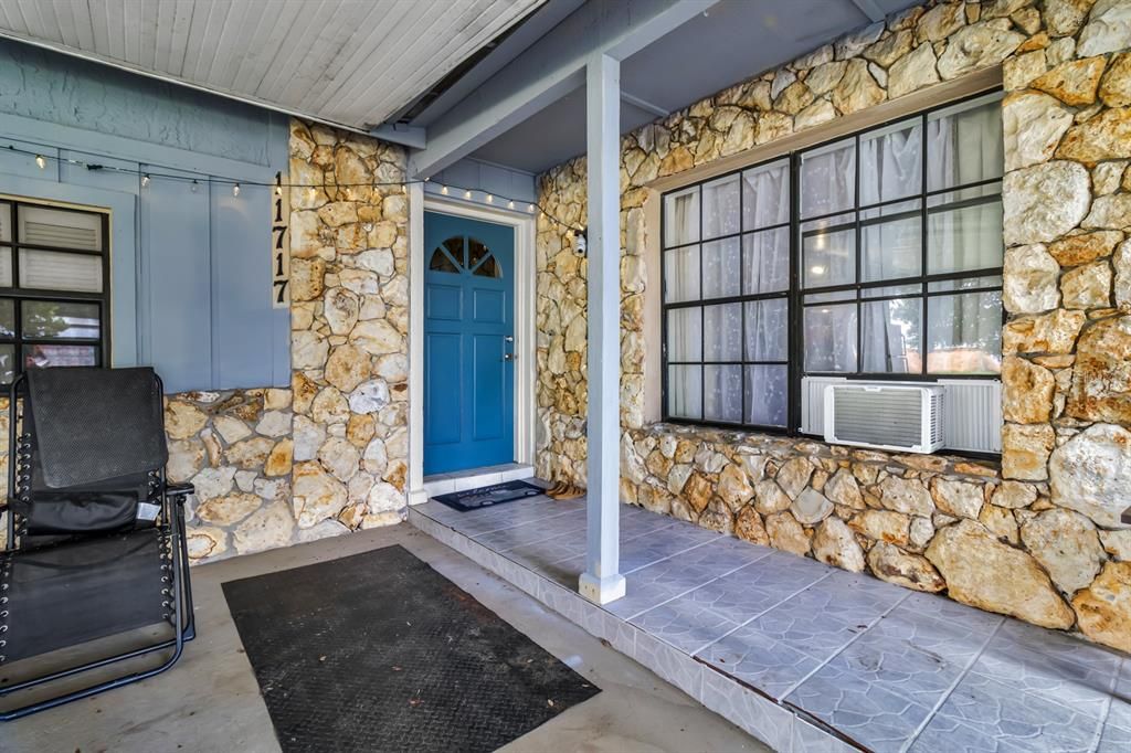 Под контрактом: $395,000 (3 спален, 2 ванн, 1176 Квадратных фут)