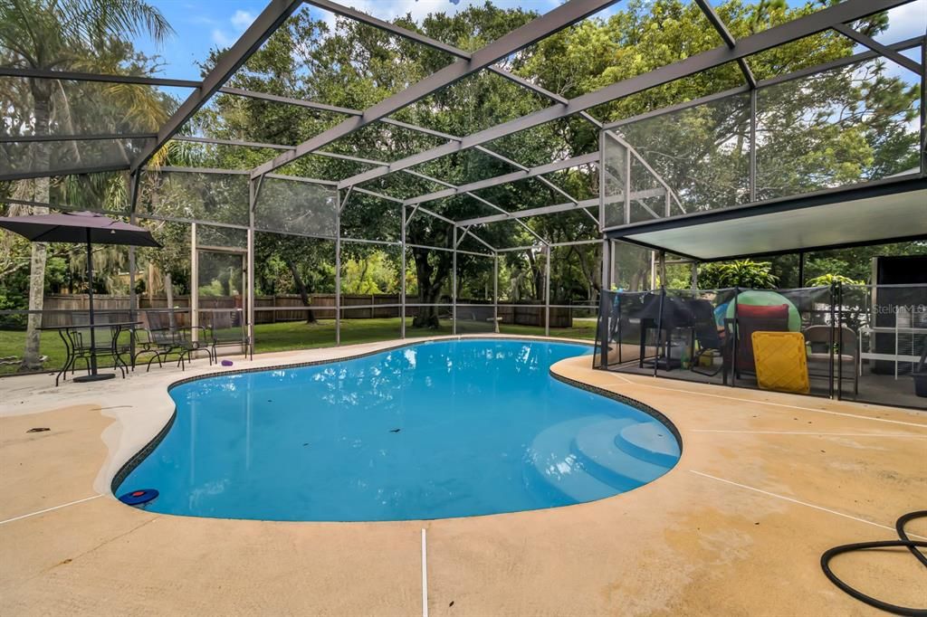 Под контрактом: $395,000 (3 спален, 2 ванн, 1176 Квадратных фут)