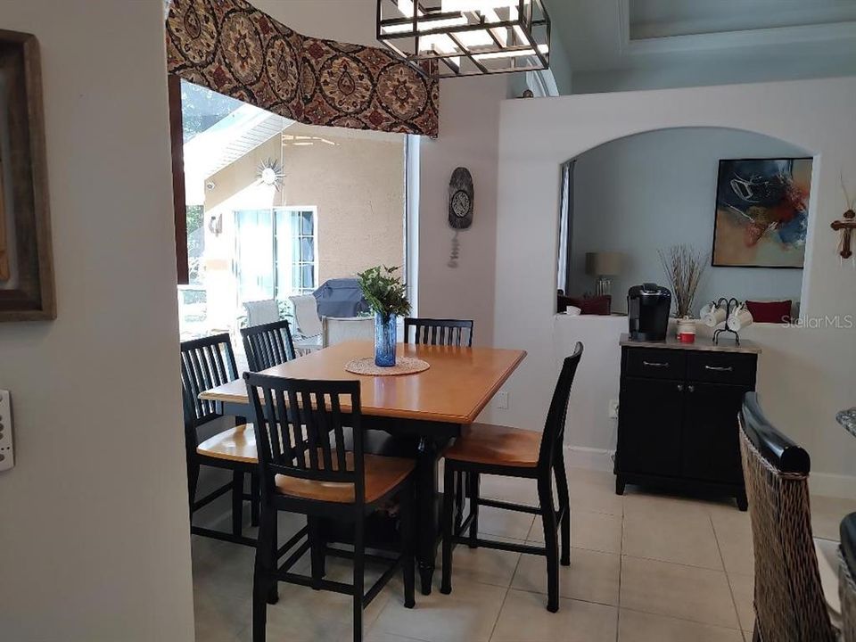 待售: $735,900 (4 贝兹, 2 浴室, 2344 平方英尺)