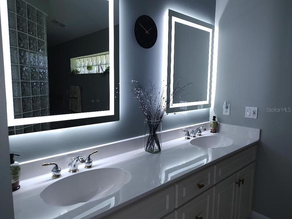 待售: $735,900 (4 贝兹, 2 浴室, 2344 平方英尺)