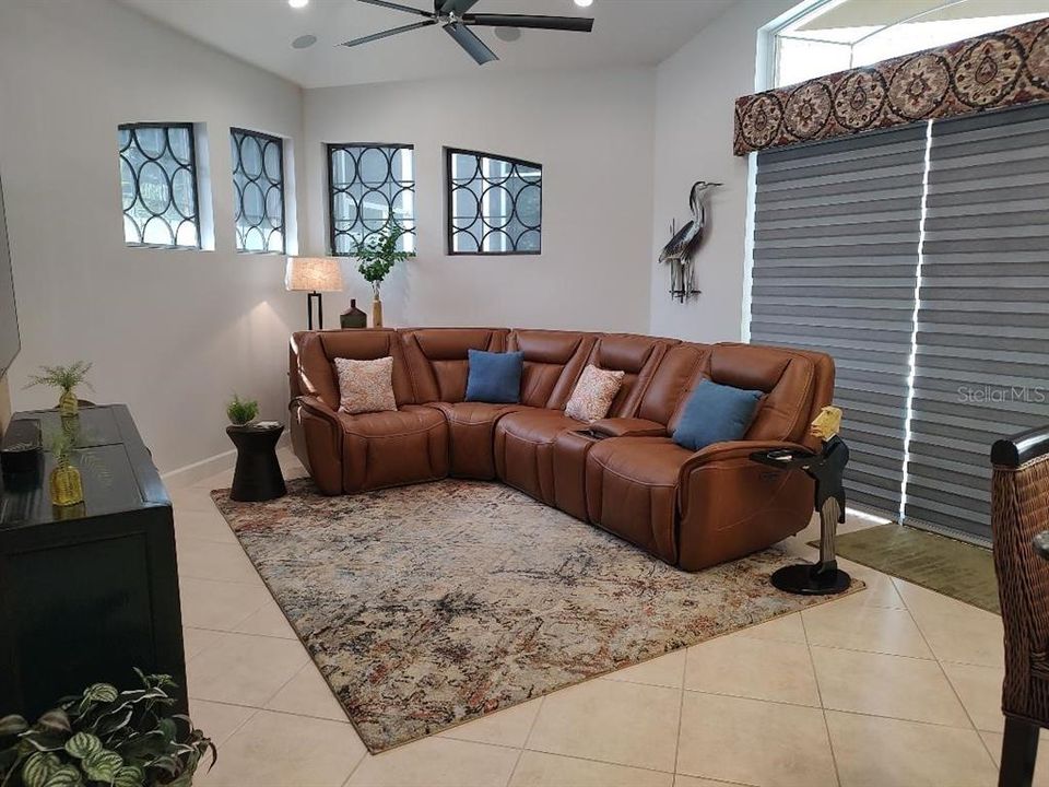 待售: $735,900 (4 贝兹, 2 浴室, 2344 平方英尺)