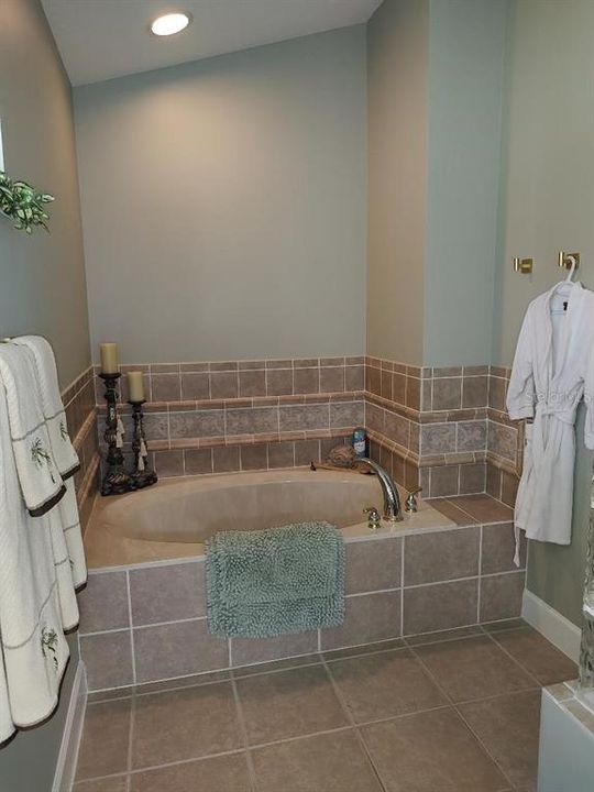 待售: $735,900 (4 贝兹, 2 浴室, 2344 平方英尺)